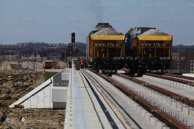 Gdańsk. Próby obciążeniowe budowanego wiaduktu...