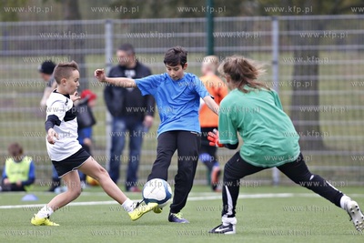 Gdansk Zaspa. Pilkarski turniej dzikich druzyn Do przerwy...