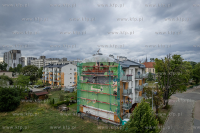 Powstaje mural na budynku przy ulicy Michny 9 w Gdańsku....