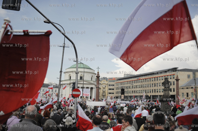 Marsz w obronie telewizji TV Trwam w Warszawie zorganizowany...