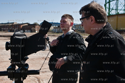 Wspolne zdjecie pod zespolem dwoch pochylni na terenie...