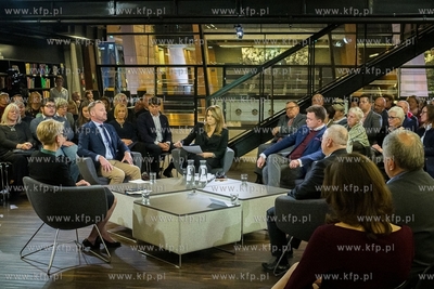 Debata  transmitowana przez TVN24 „Arena Idei”...