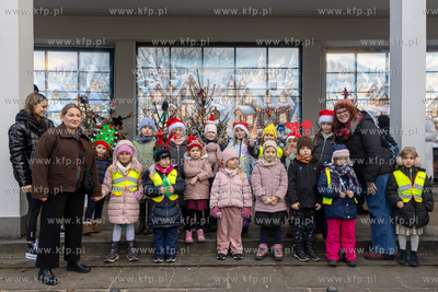 Sopot. Zapalenie światełek na ustrojonych przez dzieci...
