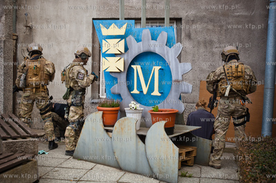 Gdansk. Wspolne cwiczenia grupy antyterrorystycznej...