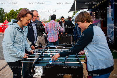 Gdansk. Otwarta dla publicznosci Strefa Kibica na Placu...