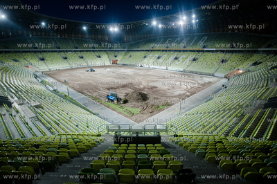 Gdansk. Stadion PGE Arena. Wymiana murawy przed meczem...