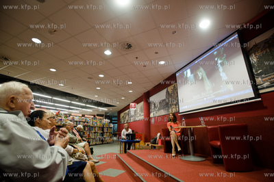 Gdansk. Biblioteka Manhattan w CH Manhattan. Spotkanie...