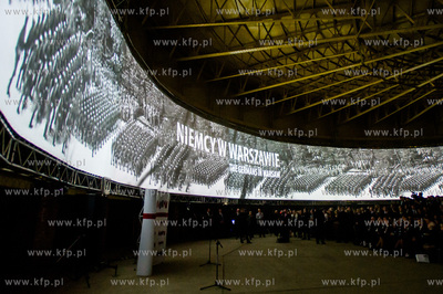 Gdansk. Byly zbiornik gazowy na terenie Polskiej Spolki...