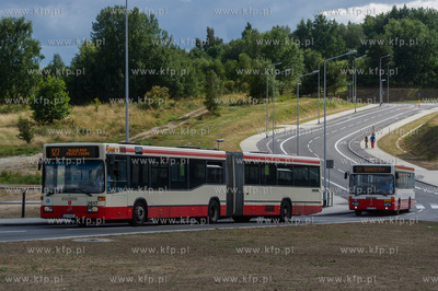 Gdansk. Nowo otwarta droga dojazdowa do przystanku...