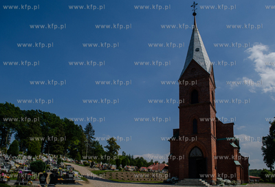 Kosciol parafialny Sw. Franciszka Ksawerego w Przywidzu.
04.08.2015
fot....