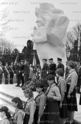 Uroczystosci odsloniecia pomnika zolnierzy Armii Radzieckiej...