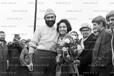 Powitanie w gdynskim porcie jachtowym  powracajacego...