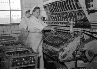 Linia produkcyjna mleka w zakładzie spółdzielni...