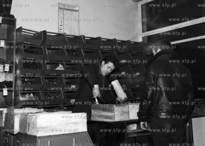 W sklepie metalowym. 
02.1969
0001956z_luty1969
Fot....
