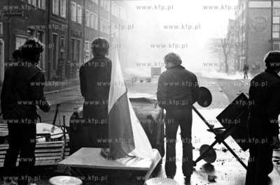 Gdansk. Stan Wojenny. Starcia z milicja. Nz. starcia...