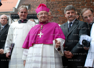 Po uroczystej Mszy sw ulicami Glownego Miasta ruszyl...