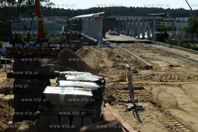 Gdynia. Budowa Nowej pieszej kladki nad Droga Gdynska
16.07.2009
fot....