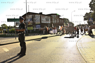 Chwaszczyno. Protest mieszancow Chwaszczyna i okolicznych...