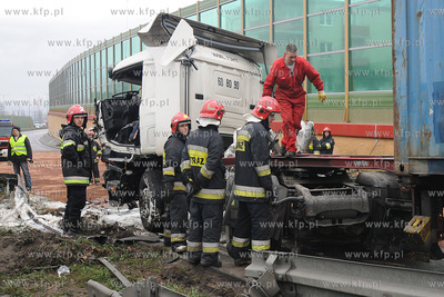 Gdynia. Z niewyjasnionych przyczyn samochod ciezarowy...