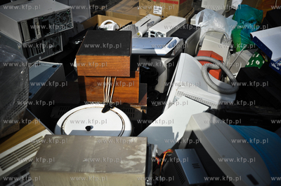 Akcja promocji segregowania smieci poparta mi. przez...