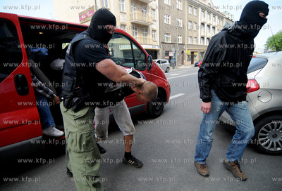Funkcjonariusze z Gdyni wraz z policjantami z woj....