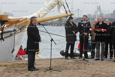 Gdansk. Stocznia Remontowa. Prezentacja zaglowca STS...