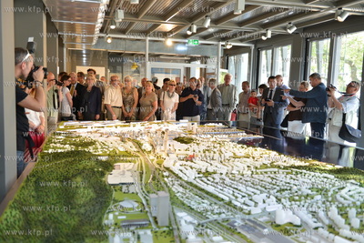 W Śródmieściu Gdyni został otwarty InfoBox, nietypowa...