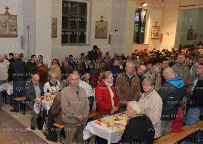 Sniadanie Wielkanocne w dolnym kosciele OO. Franciszkanow...