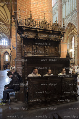 Pelplin. Msza Swieta Krzyzma w Wielki Czwartek w Bazylice...