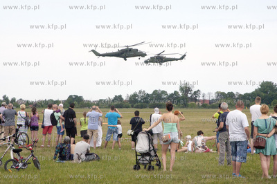 Piknik lotniczy polaczony ze Swietem 49 Bazy Lotniczej...