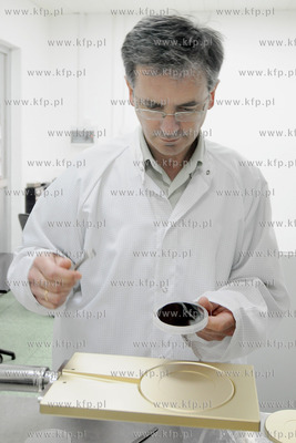 Tani sposob masowej produkcji grafenu - rewolucyjnego...