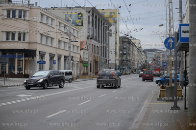 Gdynia. Srodki ostroznosci w zwiazku z pandemia koronawirusa...
