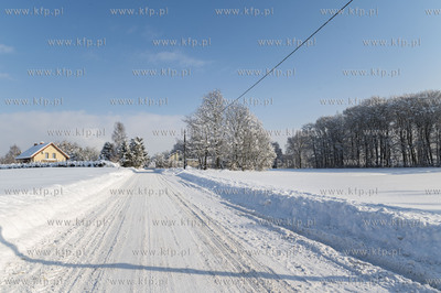 Zima w Dobrzewinie, wsi na Kaszubach w powiecie wejherowskim.10.02.2021...