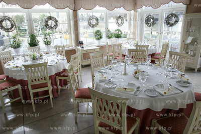 Dwor Oliwski polozony w malowniczej Dolinie Radosci...