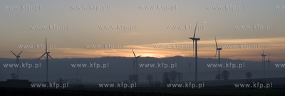 Zielona energia - wiatraki w Swarzewie23.11.2012Fot....