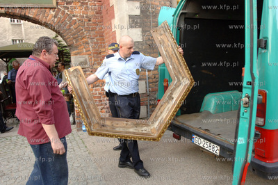 Pozar kosciola sw. Katarzyny w Gdansku. Straz miejska...