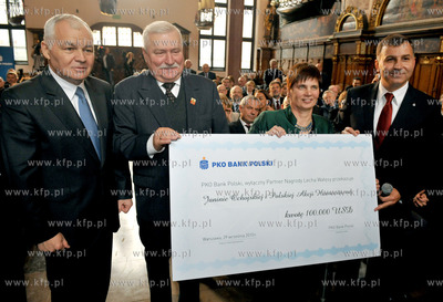 Gdansk, Dwor Artusa. Janina Ochojska, szefowa Polskiej...