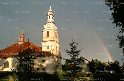 Tecza nad kosciolem w Dziemianach na Kaszubach. 18.08.2003...