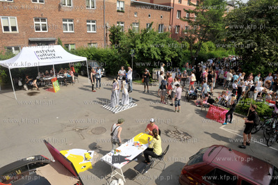 Streetwaves czyli artystyczna akcja miejska w Gdansku...