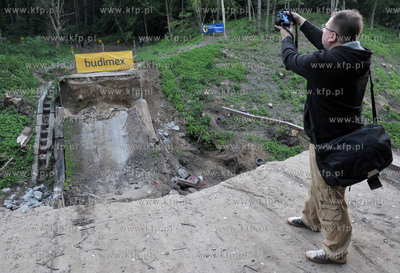 Wyburzanie Mostku Weisera Dawidka na gdanskiej Strzyzy....