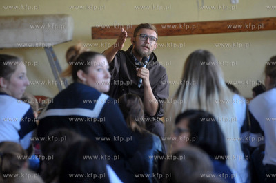 Franciszkanin ojciec Lukasz Buksa podczas reklolekcji...