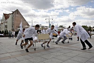 Plac Przyjaciół Sopotu. Wyscigi lozek szpitalnych.
18.05.2012
fot....