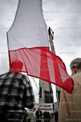 Gdansk. Plac Solidarnosci.Manifestacja Ligi Obrony...