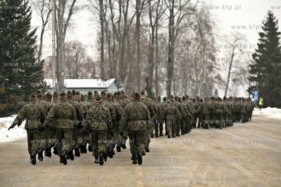 Uroczystosc powitania zolnierzy 49. Bazy Lotniczej...