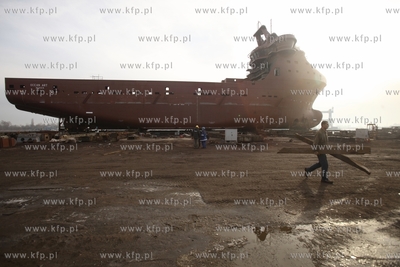 Stocznia Gdansk. Budowa statku typu PSV Ocean Art do...