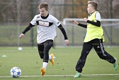 Gdansk Zaspa. Pilkarski turniej dzikich druzyn Do przerwy...