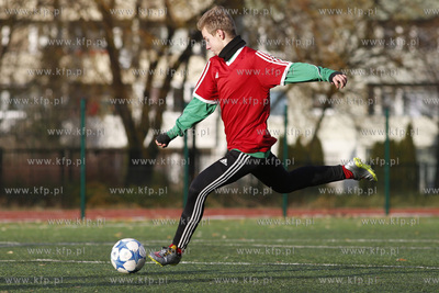 Gdansk Zaspa. Pilkarski turniej dzikich druzyn Do przerwy...