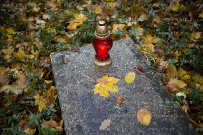 Dzień Wszystkich Świętych. Cmentarz ewangelicki...