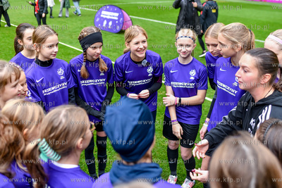 Mecz drużyn influencerek na Polsat Plus Arenie Gdańsk...