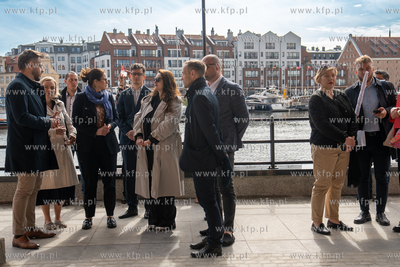 Spacer wyremontowanym Długim Pobrzeżem z udziałem...